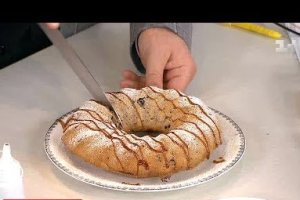 Руслан Сенічкін приготував банановий кекс в студії Сніданку