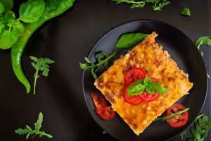 Рыбный пирог из консервов на скорую руку