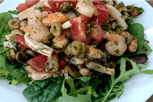 Вишуканий салат із морепродуктами на Новий рік: простий та швидкий рецепт (відео)