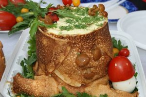 Новогодний салат с грибами "Пенек": пошаговый рецепт