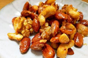 Карамелізовані горіхи (відео)