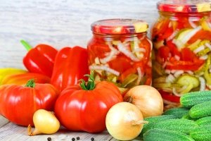 Овощной пикантный салат "Зимний гость"