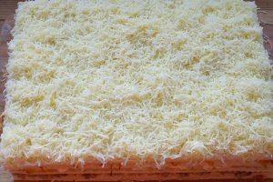 Закусочный торт из вафельных коржей с курицей и грибами