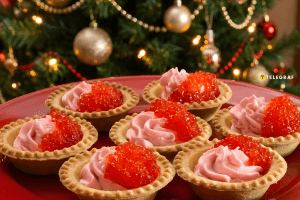 Тарталетки з червоною ікрою та крабовим мусом: рецепт ідеальної закуски на Новий рік (відео)