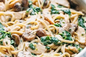 Паста с курицей и грибами в сливочном соусе (видео)