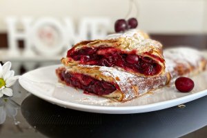 Штрудель с вишнями (видео)