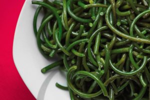 Маринованные чесночные стрелки (видео)