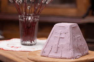 Пасхальное меню: розовая творожная пасха