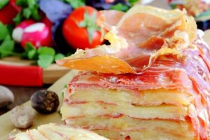 Картофельный мильфей с хамоном