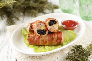 Мясные рулетики с черносливом