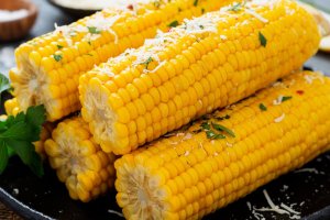 Кукурудза у мікрохвильовці (відео)