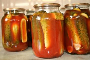 Огірки у кетчупі (відео)