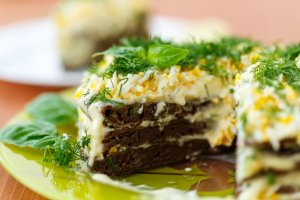 Печеночный торт с творожной прослойкой