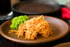 Морковь по-корейски - классический рецепт с горячим маслом