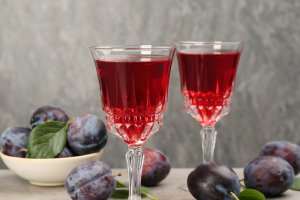 Настойка из сливы на водке с сахаром