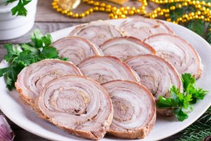 Рулет из свинины, который сметут со стола первым: идея для новогоднего застолья (видео)