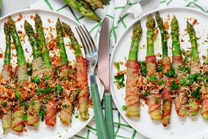 Спаржа в беконе (видео)