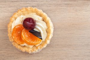 Корзинки из песочного теста с мандаринами и шоколадом