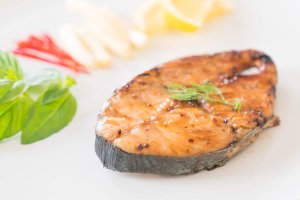 Стейки форели в духовке (видео)