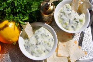 Цацики – грецький йогуртовий соус з огірком та часником