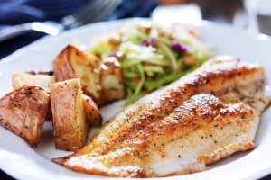 Тилапія на сковороді (відео)