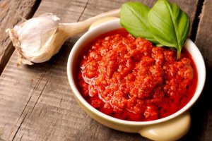 Аджика из помидоров и чеснока классическая (видео)