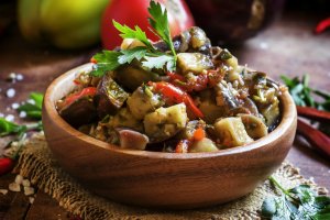 Болгарский салат с баклажанами и помидорами "Казанлык"