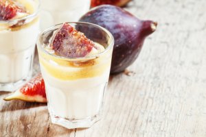 Завтрак за 5 минут: греческий йогурт с инжиром и медом