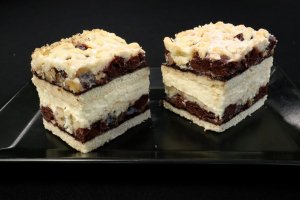 Простой домашний тортик "Вишня под снегом" (видео)