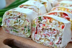 Рулет из теста с фило  с крабовыми палочками