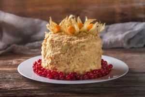 Новый год с шиком: закусочный торт с ананасами и голубым сыром