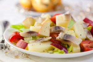 Салат из яблок и сельди