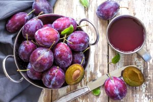 Как заморозить сливу на зиму: 5 простых шагов