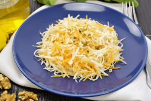 Салат из капусты кольраби и моркови по-турецки