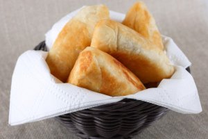 Как приготовить вкусные пирожки с вишней: 5 простых шагов