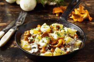 Жареные лисички с картофелем (видео)