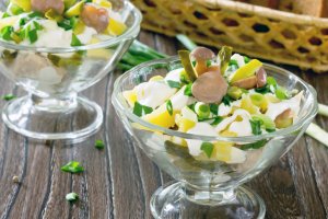 Салат з опеньками та картоплею (відео)