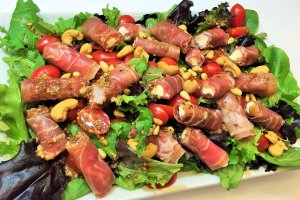 Праздничный салат "Сударь": видео-рецепт