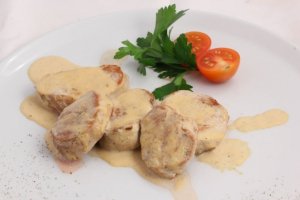 Вкусная свинина в сметанном соусе
