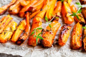 Марокканский салат с печеной морковью и авокадо от Джейми Оливера