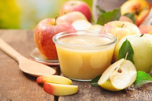 Холодный яблочный кисель с огуречной травой