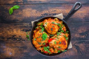 Курячі стегна у винному соусі