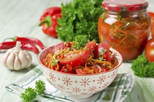 Любителям остренького: помидоры на зиму по-корейски