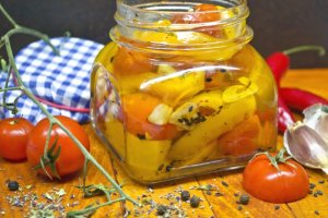 Конфи из болгарского перца и помидоров черри