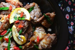 Телятина с лимоном и годжи