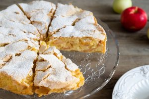 Класична шарлотка з яблуком (відео)