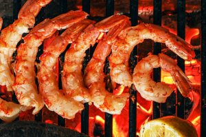 Креветки на мангале (видео)