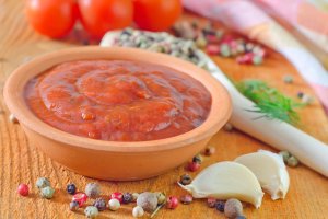 Готовим в мультиварке: аджика с яблоками