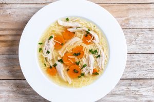 Прозрачный куриный бульон