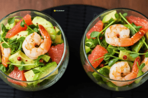 Вкусный салат с креветками и грейпфрутом на Новый год